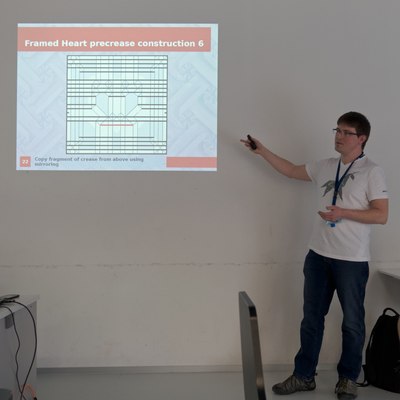 Michał Kosmulski presenting about precrease patterns at CfC2 in Zaragoza