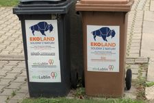 Origami-Styled Wisent Logo on Trash Cans