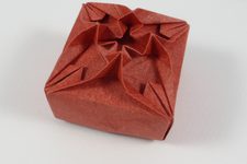 Box with Two-in-One Flower Tessellation