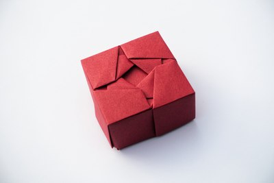 Box with Woven Triangles VII (Michał Kosmulski)