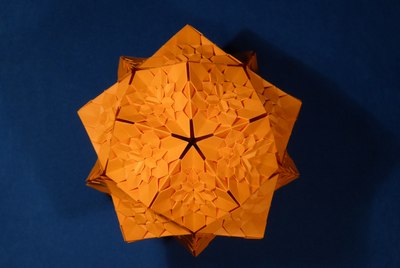 Hydrangea Icosahedron (module by Shuzo Fujimoto, connection method independently by Michał Kosmulski and Meenakshi Mukerji)