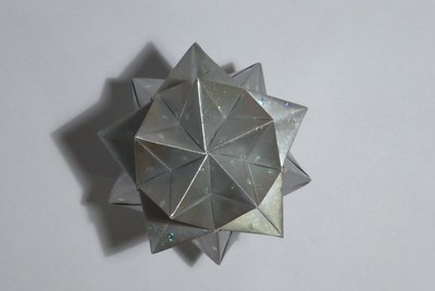 Spiked Icosahedron from Diagonally Folded Triangular Unit (Tomoko Fuse)