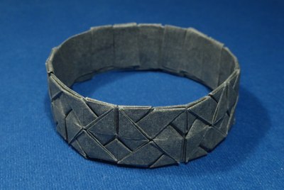 Bracelet with Square Interlace Tessellation (Michał Kosmulski)